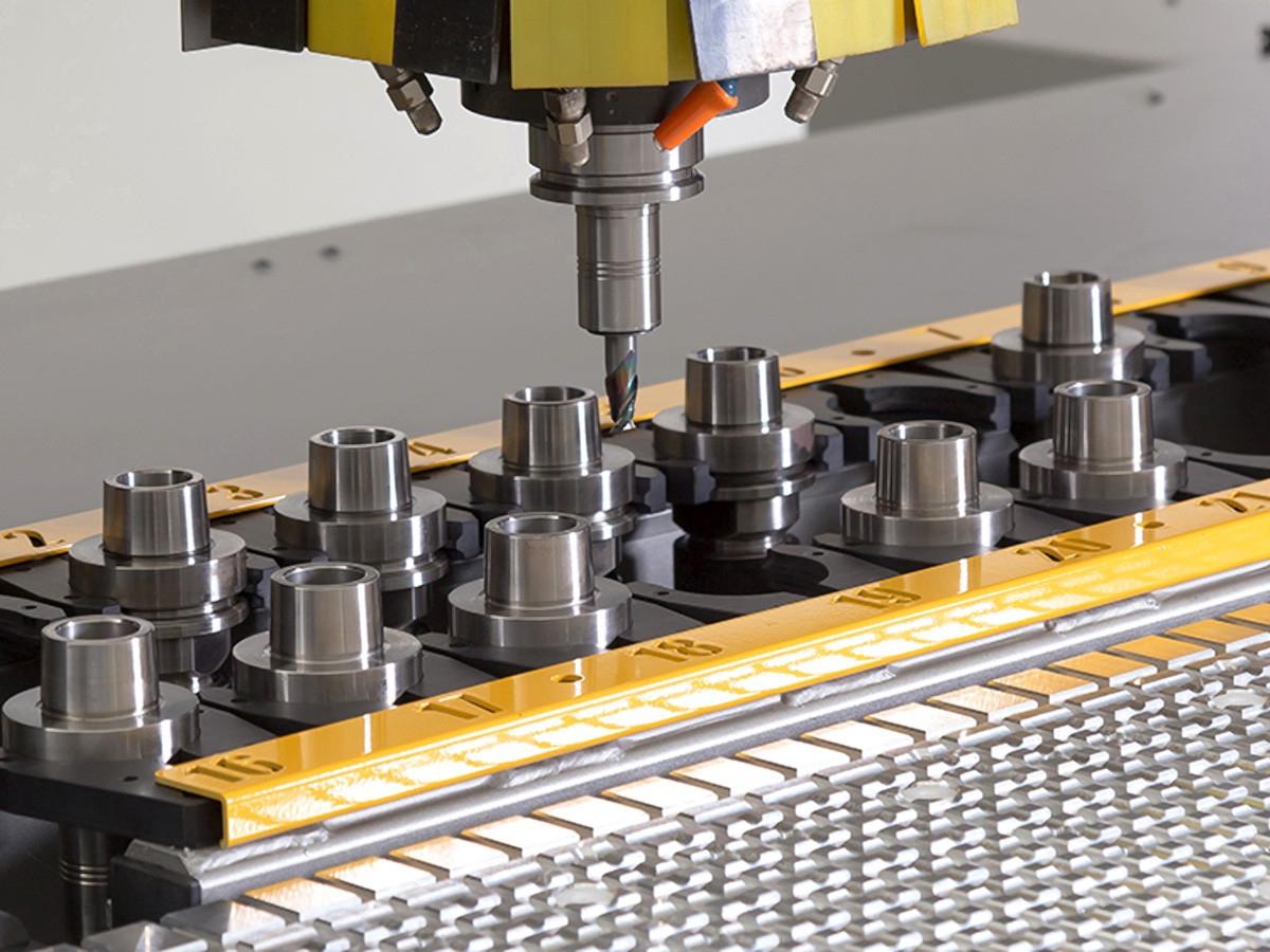 Best CNC Milling Machines for Metal in Industrial Applications